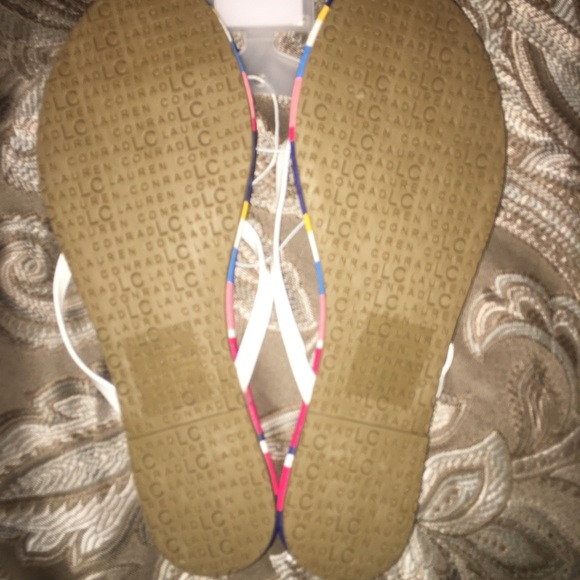 Lauren Conrad slides FREE MASK when purchased 😎😷 - Picture 2 of 2